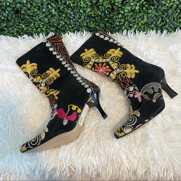 NWT Zeyzani Velvet Hand Embroidered Mid Calf Boots Size 9 - Picture 6 of 10